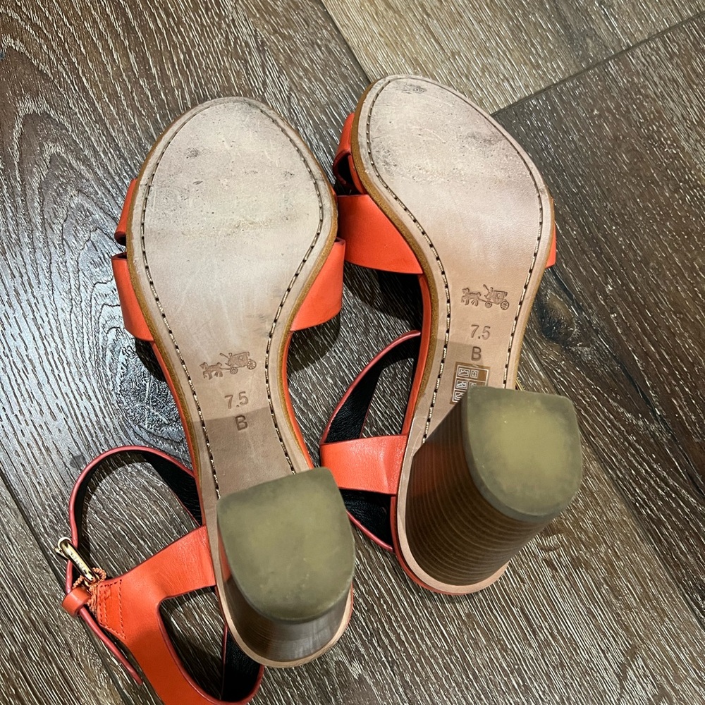Coach phoebe heel shoes with Gold Chain Details size 7.5 orange - Picture 9 of 12